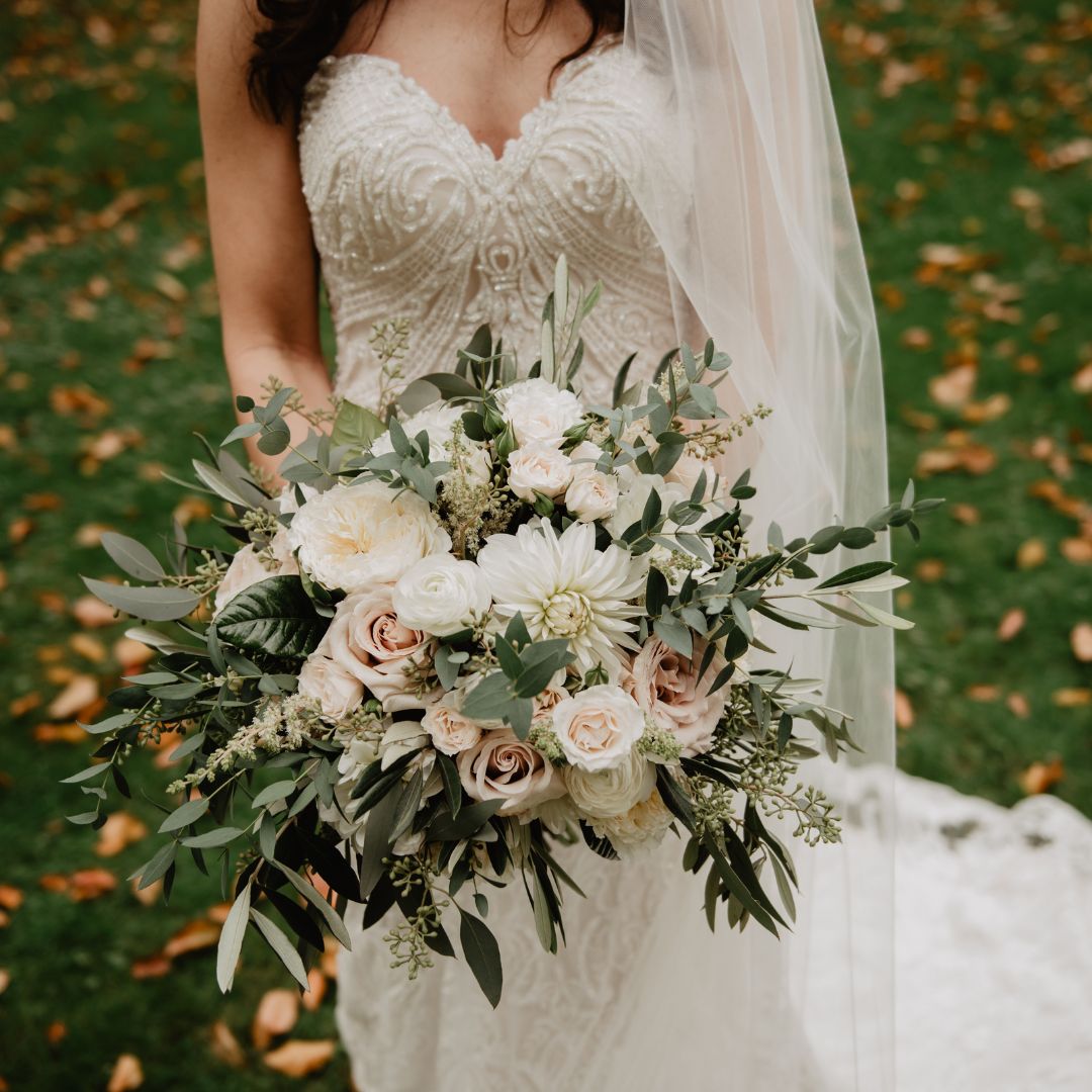 A bride holding beautiful flowers